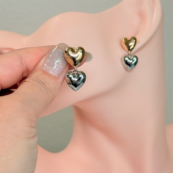 ⚜️ Gold and Silver Heart Drop Earrings - Picture 7 of 7